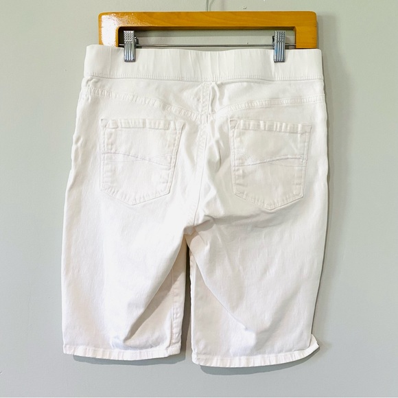 Gloria Vanderbilt Avery Bermuda Shorts 6 - Picture 3 of 6